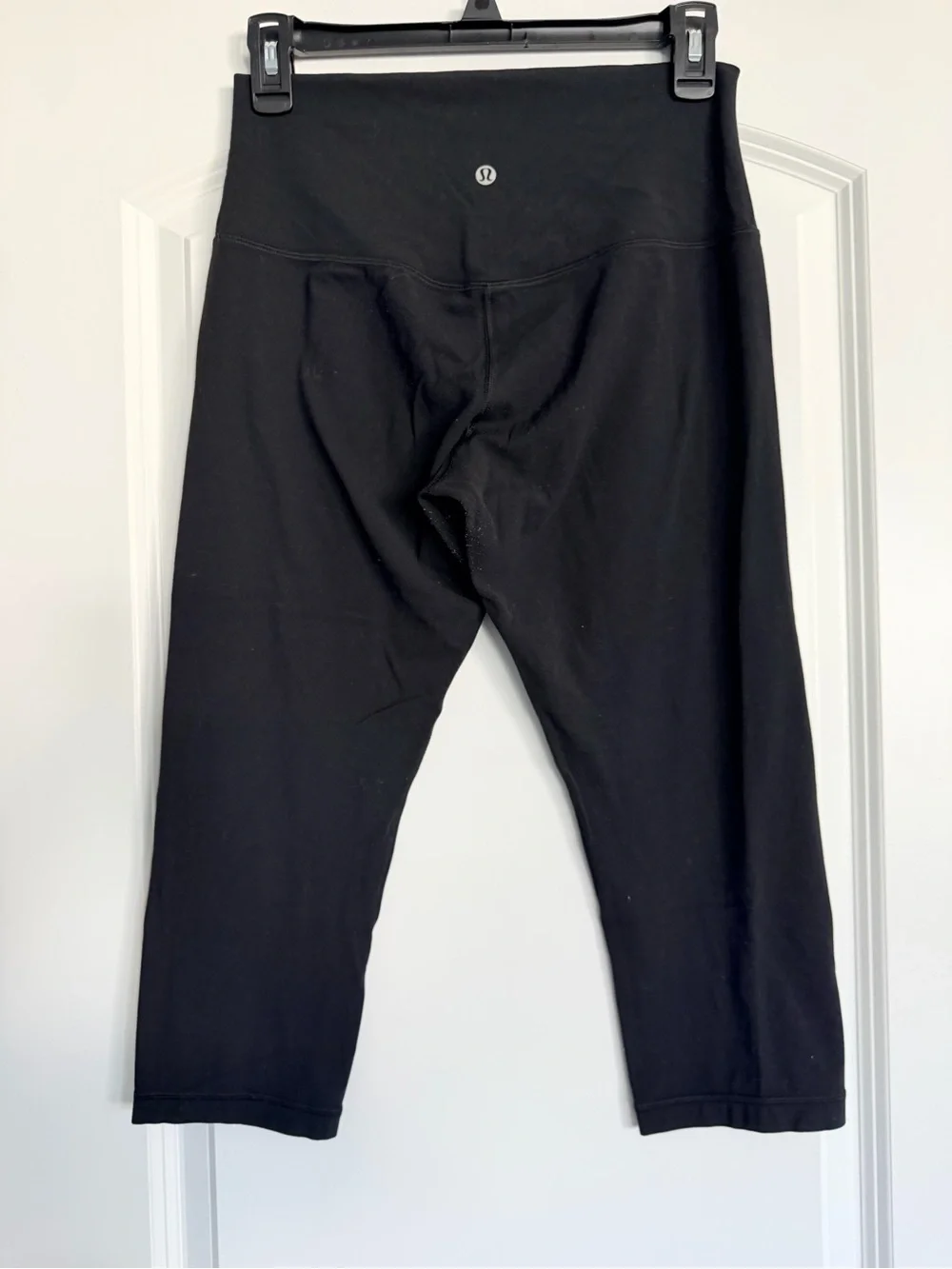 lululemon athletic Black Cropped Leggings - Comfortable Active Bottoms